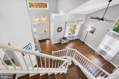 Entry Way - 161 E Bay View Dr, Annapolis, MD 21403 photo 3 of 10