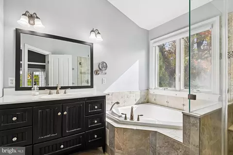Bath - 161 E Bay View Dr, Annapolis, MD 21403 photo 2 of 6