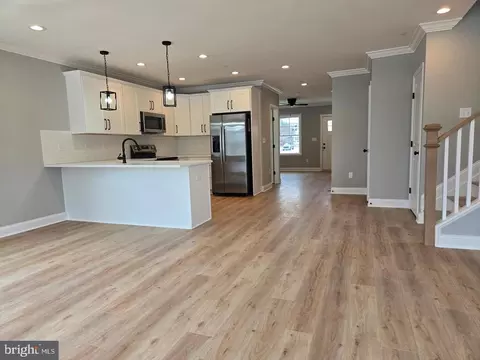 8478 Garden Rd, Pasadena, MD 21122 photo 3