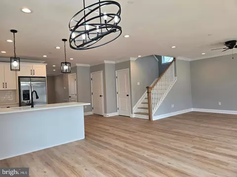 8478 Garden Rd, Pasadena, MD 21122 photo 2