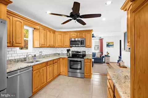 Kitchen - 210 Arundel Rd, Pasadena, MD 21122 photo 3 of 4