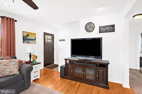 Entry Way - 210 Arundel Rd, Pasadena, MD 21122 photo 1 of 2