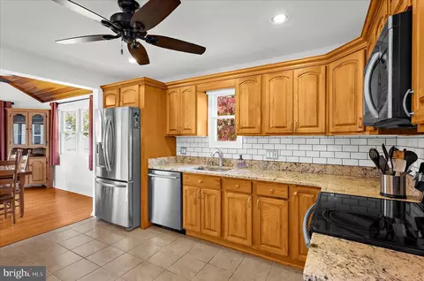 Kitchen - 210 Arundel Rd, Pasadena, MD 21122 photo 2 of 4