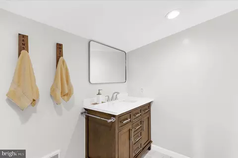 Bath - 210 Arundel Rd, Pasadena, MD 21122 photo 4 of 5