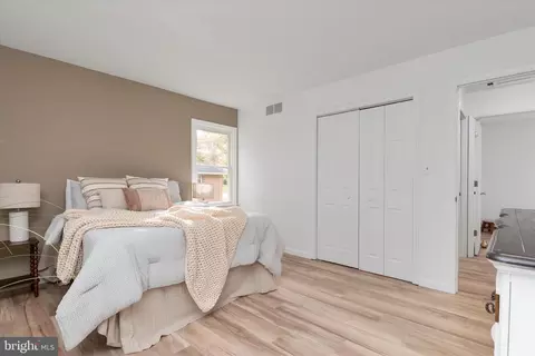 Bedroom - 7963 Oak Rd, Pasadena, MD 21122 photo 2 of 7