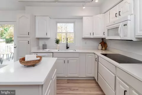 Kitchen - 7963 Oak Rd, Pasadena, MD 21122 photo 1 of 3