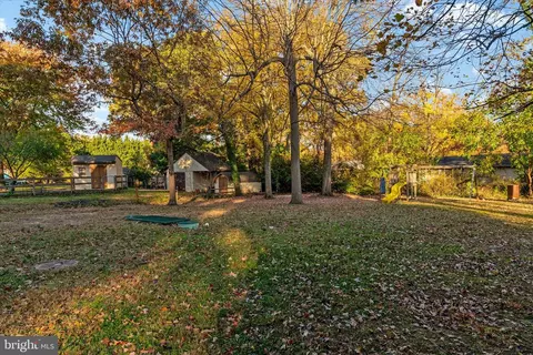 Exterior - 7963 Oak Rd, Pasadena, MD 21122 photo 5 of 14