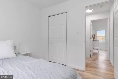 Bedroom - 7963 Oak Rd, Pasadena, MD 21122 photo 4 of 7