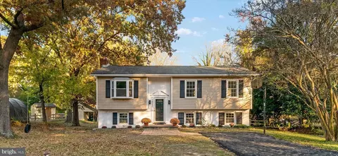 7963 Oak Rd, Pasadena, MD 21122
