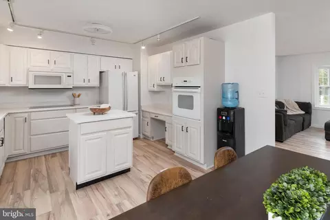 Kitchen - 7963 Oak Rd, Pasadena, MD 21122 photo 2 of 3