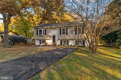 Exterior - 7963 Oak Rd, Pasadena, MD 21122 photo 12 of 14