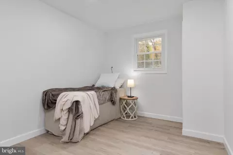 Bedroom - 7963 Oak Rd, Pasadena, MD 21122 photo 6 of 7