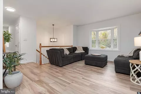 Living - 7963 Oak Rd, Pasadena, MD 21122 photo 1 of 7
