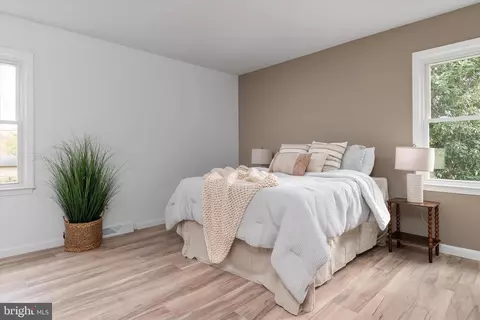 Bedroom - 7963 Oak Rd, Pasadena, MD 21122 photo 1 of 7