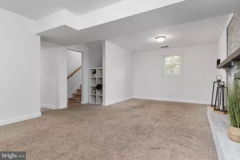 Living - 7963 Oak Rd, Pasadena, MD 21122 photo 6 of 7