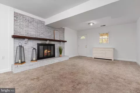 Living - 7963 Oak Rd, Pasadena, MD 21122 photo 4 of 7