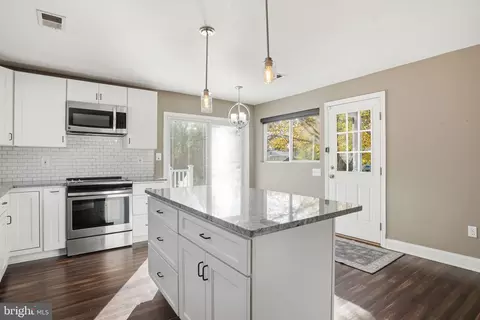 Kitchen - 339 Beach Ave, Pasadena, MD 21122 photo 1 of 1