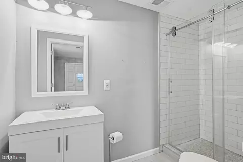 Bath - 339 Beach Ave, Pasadena, MD 21122 photo 2 of 2