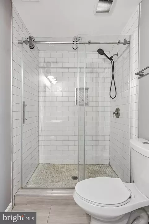 Bath - 339 Beach Ave, Pasadena, MD 21122 photo 1 of 2