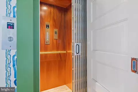Entry Way - 39 Southgate Ave, Annapolis, MD 21401 photo 6 of 8