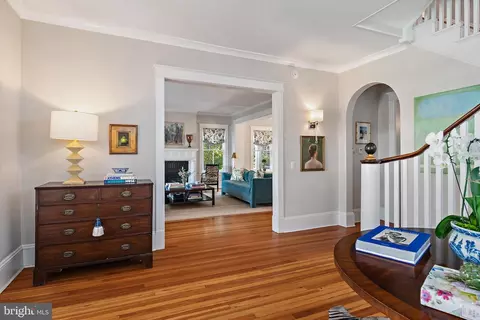 Entry Way - 39 Southgate Ave, Annapolis, MD 21401 photo 3 of 8
