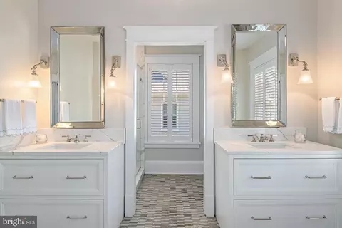 Bath - 39 Southgate Ave, Annapolis, MD 21401 photo 2 of 5
