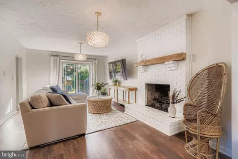 Living - 2023 Bay Rd, Pasadena, MD 21122 photo 1 of 1
