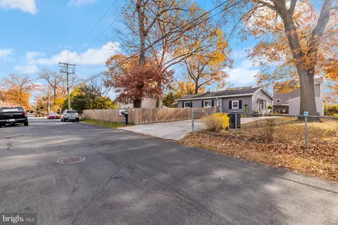 727 213th St, Pasadena, MD 21122 photo 2