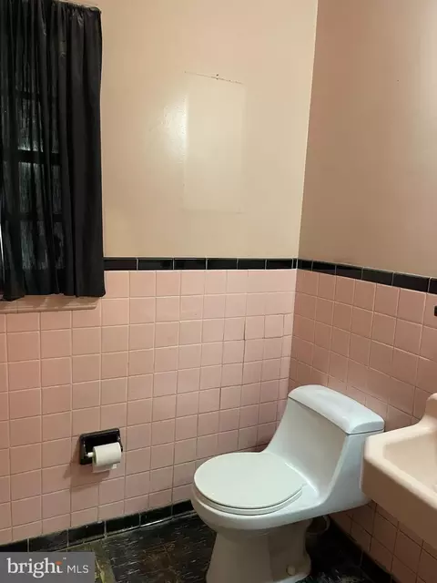 Bath - 16 Brice Rd, Annapolis, MD 21409 photo 2 of 2