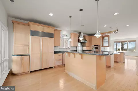 Kitchen - 2113 Lake Dr, Pasadena, MD 21122 photo 4 of 4