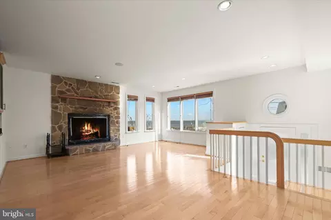 Living - 2113 Lake Dr, Pasadena, MD 21122 photo 2 of 7