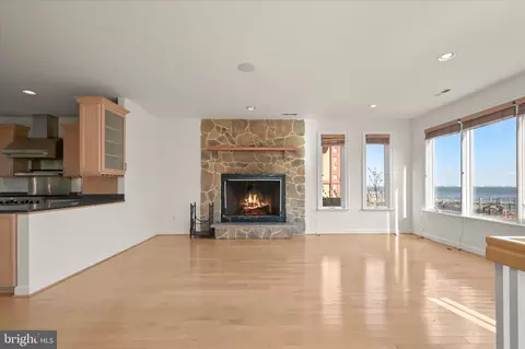 Living - 2113 Lake Dr, Pasadena, MD 21122 photo 1 of 7