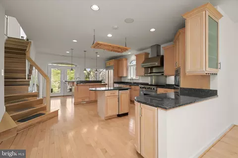 Kitchen - 2113 Lake Dr, Pasadena, MD 21122 photo 1 of 4