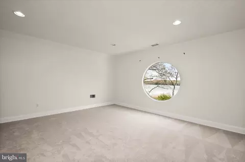 Bedroom - 2113 Lake Dr, Pasadena, MD 21122 photo 6 of 6