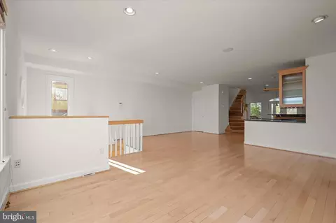 Living - 2113 Lake Dr, Pasadena, MD 21122 photo 4 of 7