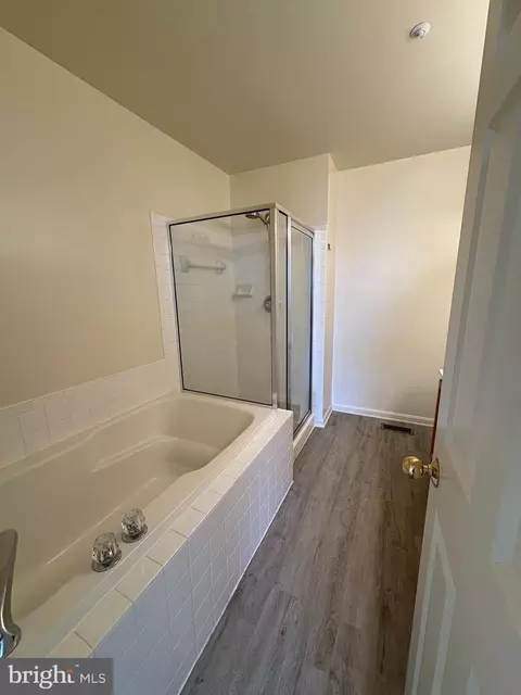 Bath - 302 Assembly Point Ct, Odenton, MD 21113 photo 3 of 3