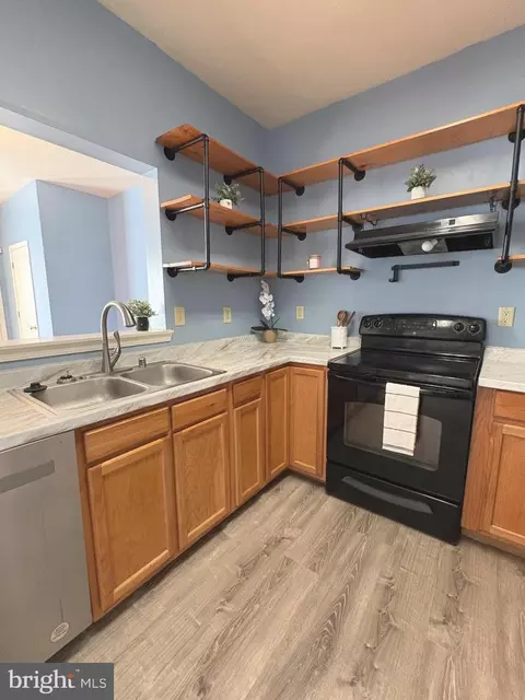 Kitchen - 302 Assembly Point Ct, Odenton, MD 21113 photo 2 of 2