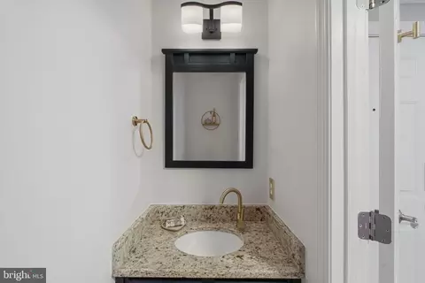 Bath - 1272 Seminole Dr, Arnold, MD 21012 photo 1 of 3