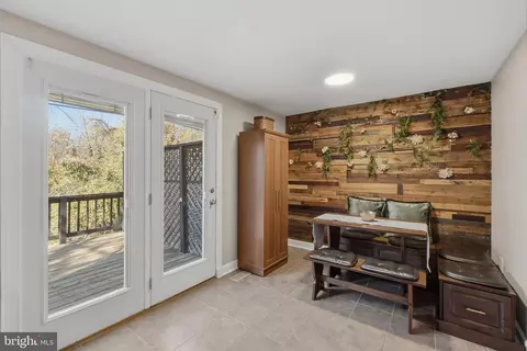 Entry Way - 1272 Seminole Dr, Arnold, MD 21012 photo 2 of 2