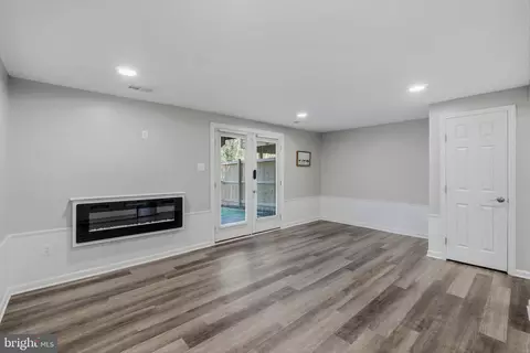 Living - 1272 Seminole Dr, Arnold, MD 21012 photo 3 of 3