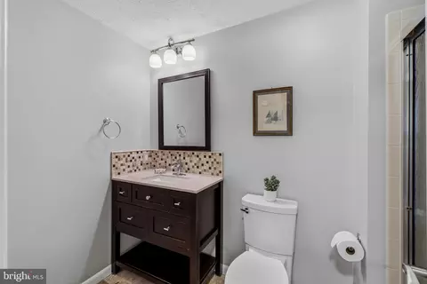 Bath - 1272 Seminole Dr, Arnold, MD 21012 photo 3 of 3