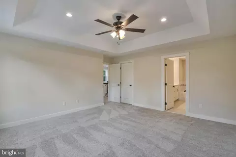Entry Way - 314 Caldwell Rd, Pasadena, MD 21122 photo 8 of 16