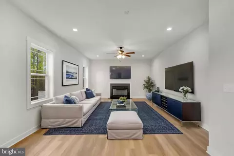 Living - 312 Caldwell Rd, Pasadena, MD 21122 photo 4 of 5