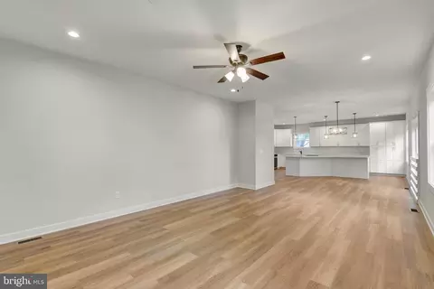 Entry Way - 312 Caldwell Rd, Pasadena, MD 21122 photo 5 of 10
