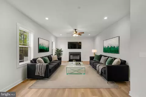 Living - 312 Caldwell Rd, Pasadena, MD 21122 photo 5 of 5