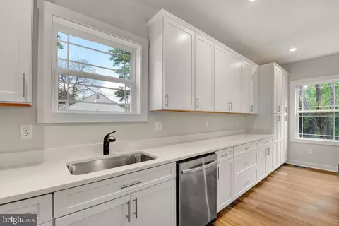 Kitchen - 312 Caldwell Rd, Pasadena, MD 21122 photo 2 of 2