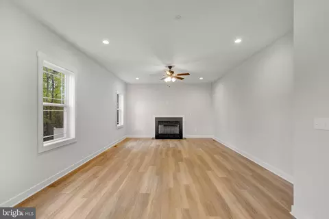 Living - 312 Caldwell Rd, Pasadena, MD 21122 photo 1 of 5