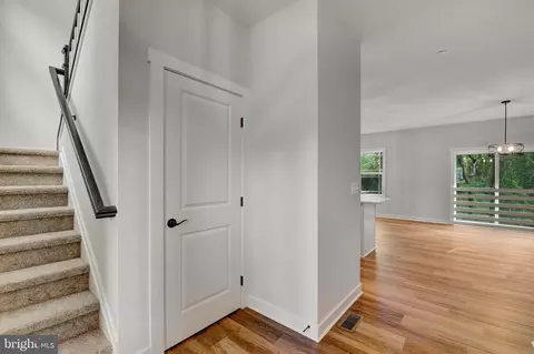 Entry Way - 312 Caldwell Rd, Pasadena, MD 21122 photo 2 of 10