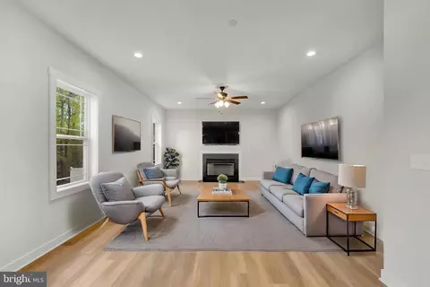 Living - 312 Caldwell Rd, Pasadena, MD 21122 photo 3 of 5