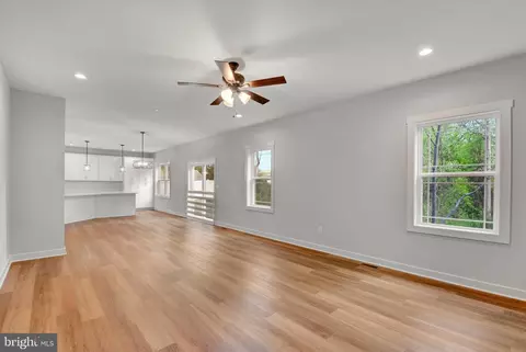 Living - 312 Caldwell Rd, Pasadena, MD 21122 photo 2 of 5